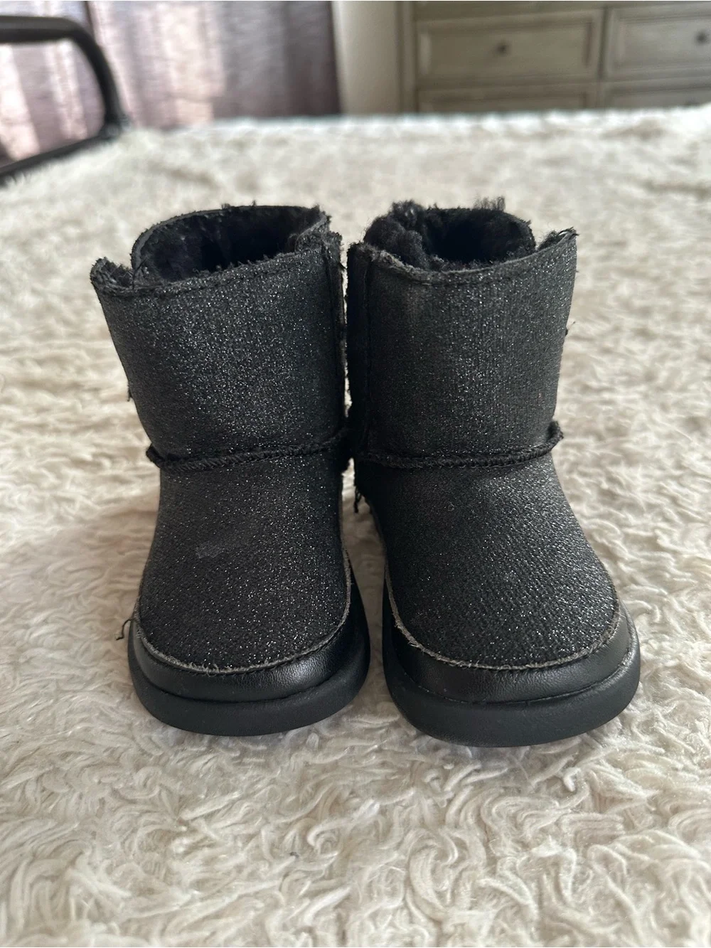 UGG Toddler / Infant Keelan Black Glitter Shimmer Boots Size 4/5 EUC